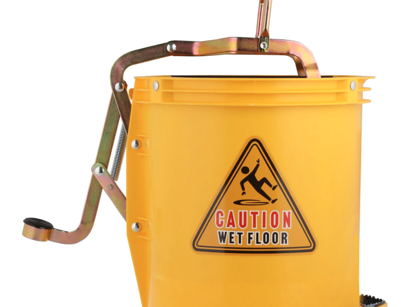 Mop Bucket w Wheels